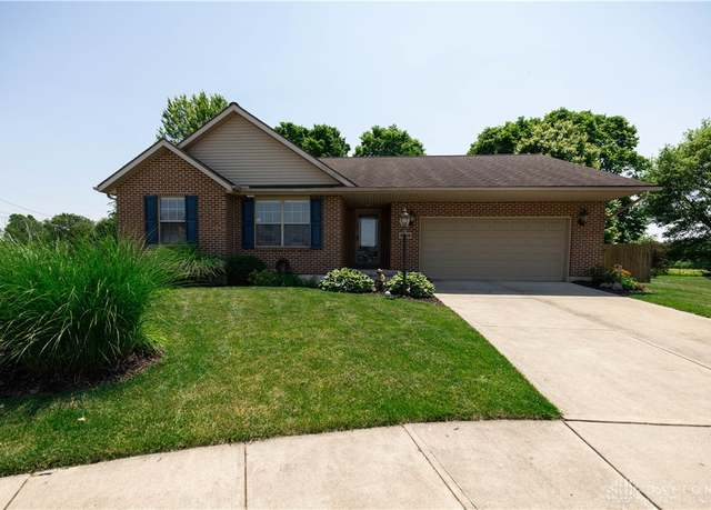 Property at 3903 Harris Ln, Springfield, OH 45503, 3 beds, 2.5 baths