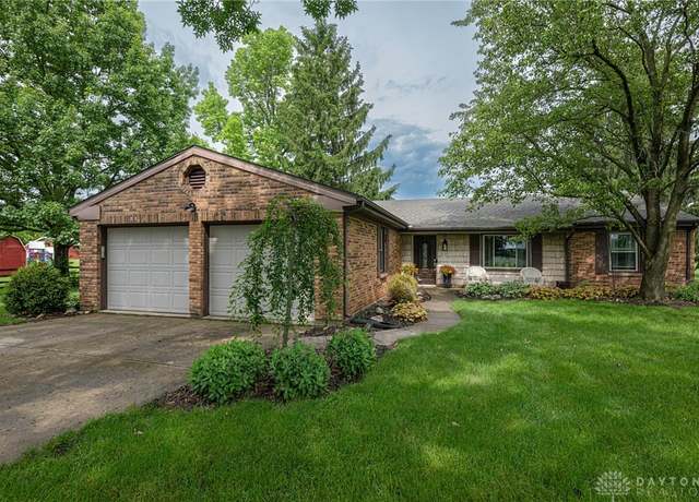 Property at 6774 Gillen Ln, Miamisburg, OH 45342, 4 beds, 2 baths