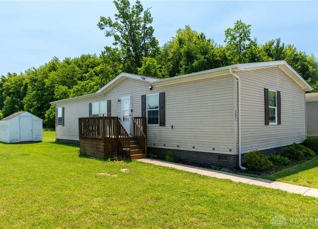 Property at 281 Park Meadow Dr, Batavia, OH 45103, 4 beds, 2 baths