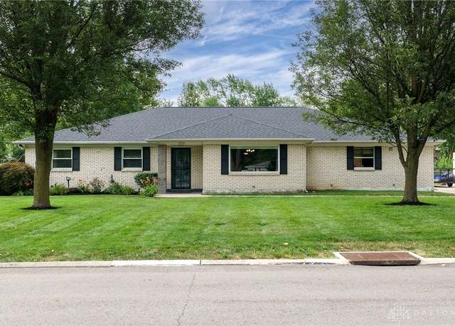 Property at 9722 Stagecoach Dr, Dayton, OH 45458, 3 beds, 2 baths