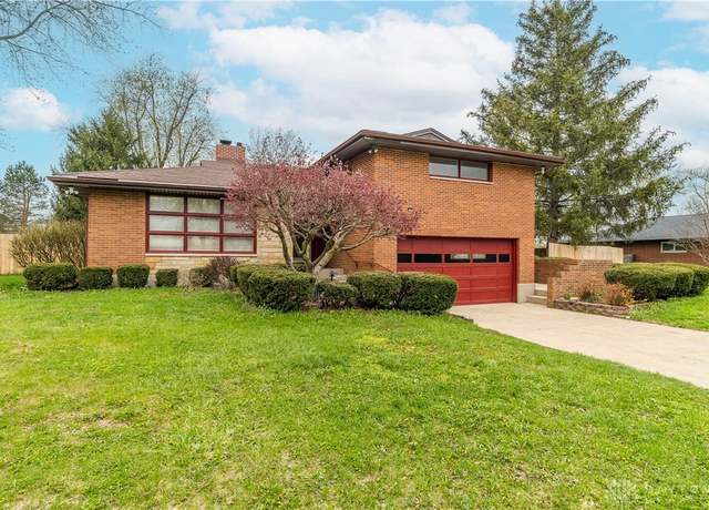Property at 7201 Mckenna Pl, Englewood, OH 45322, 3 beds, 2.5 baths