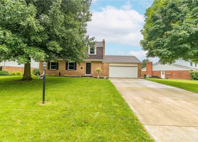 Property at 1713 E Parkway Dr, Piqua, OH 45356, 4 beds, 2.5 baths