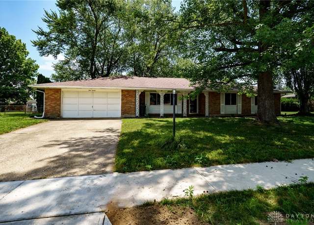 Property at 320 Camborne Dr, Englewood, OH 45322, 3 beds, 2.5 baths