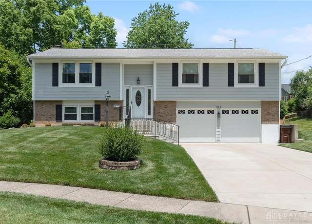 Property at 233 Royal Oaks Dr, Fairborn, OH 45324, 3 beds, 2.5 baths