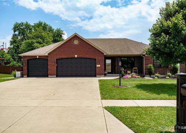 Property at 116 Eagle Ridge Dr, Franklin, OH 45005, 3 beds, 2.5 baths