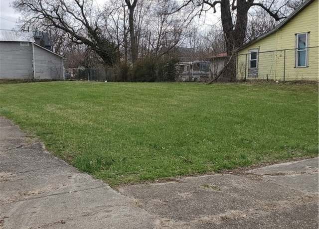 Property at 453 E Pleasant St, Springfield, OH 45505
