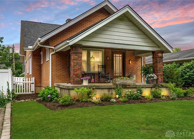 Property at 236 Monteray Ave, Oakwood, OH 45419, 2 beds, 1.5 baths