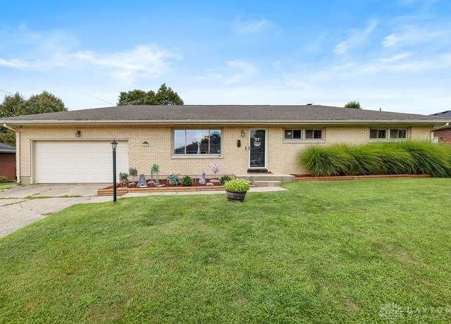 Property at 4825 Chippendale Dr, Springfield, OH 45503, 3 beds, 1.5 baths