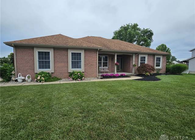 Property at 1708 Tipperary Dr, Middletown, OH 45042, 2 beds, 2 baths