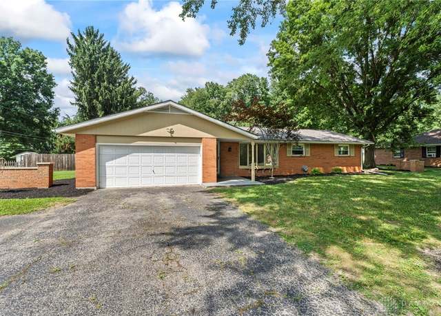 Property at 1947 Woodcliffe Dr, Troy, OH 45373, 3 beds, 2 baths