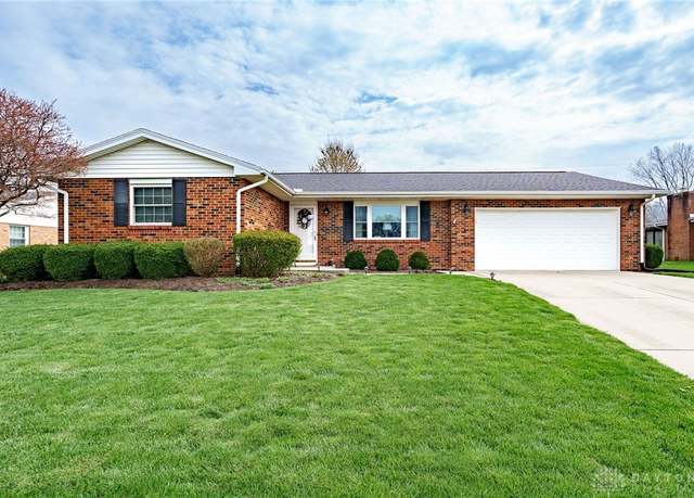 Property at 727 Doral Dr, Xenia, OH 45385, 3 beds, 2 baths