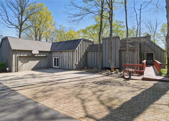 Property at 1839 Quail Hollow Rd, Dayton, OH 45459, 4 beds, 3 baths