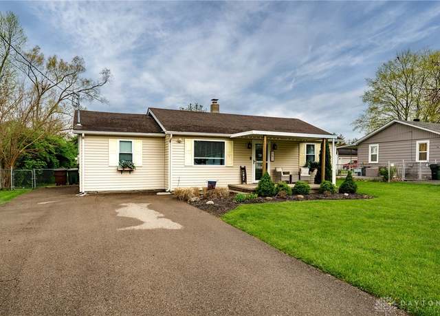 Property at 137 Dalton Ave, Carlisle, OH 45005, 3 beds, 1.5 baths