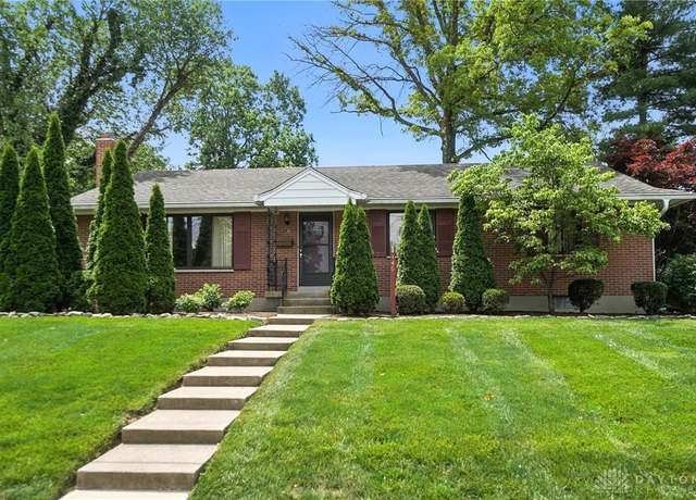 Property at 146 Bradstreet Rd, Centerville, OH 45459, 3 beds, 3 baths