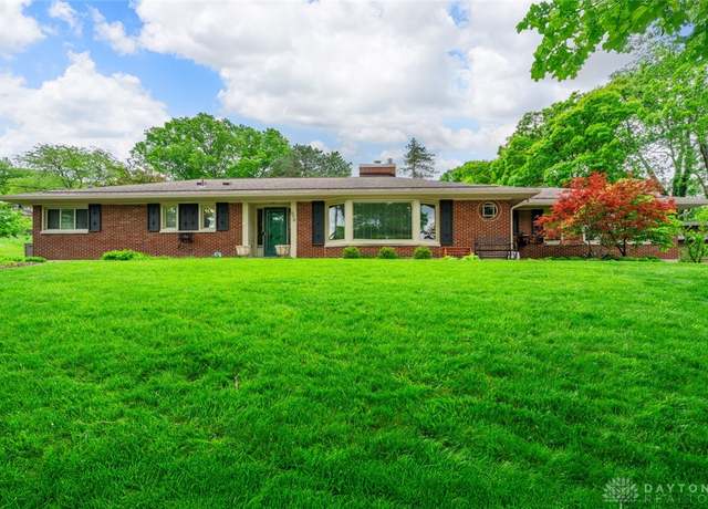 Property at 974 Laurelwood Rd, Dayton, OH 45419, 3 beds, 2.5 baths