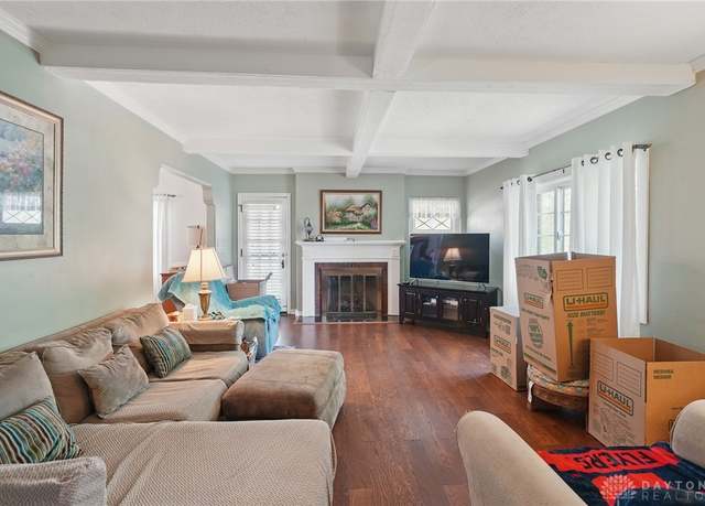 Property at 1305 E Schantz Ave, Oakwood, OH 45419, 3 beds, 1.5 baths