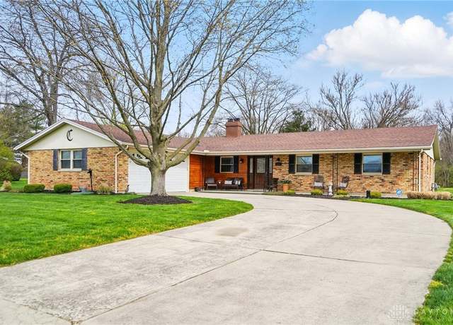 Property at 1960 Old Coach Rd, Springfield, OH 45505, 3 beds, 2.5 baths