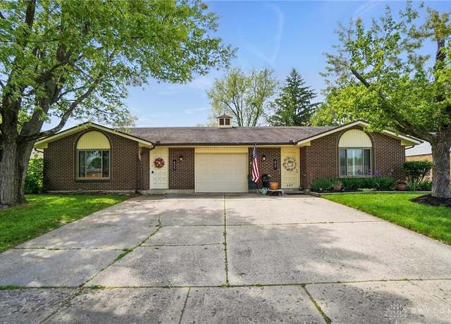 Property at 625 Bellaire Dr, Tipp City, OH 45371, 5 beds, 3 baths