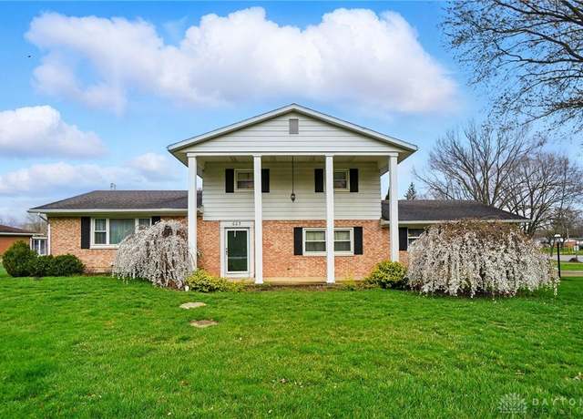 Property at 665 Suncrest Dr, Springfield, OH 45503, 3 beds, 2.5 baths