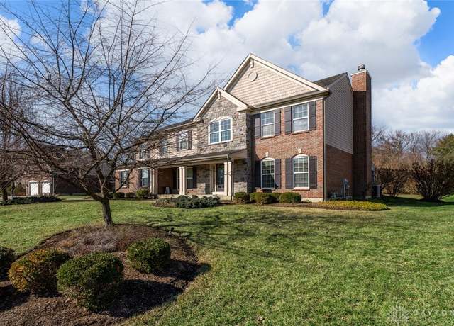 Property at 10025 Meadow Woods Ln, Dayton, OH 45458, 4 beds, 3.5 baths