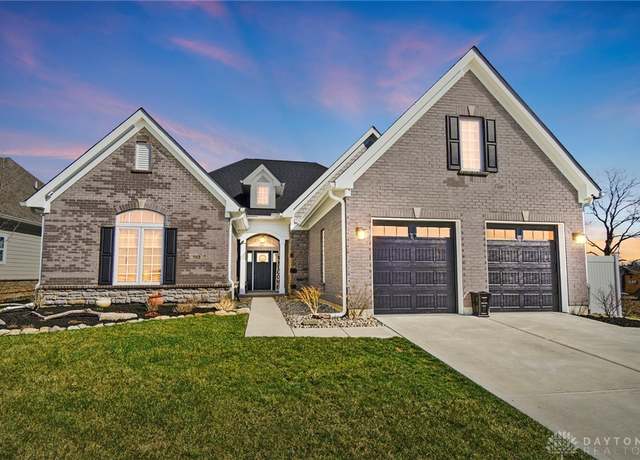 Property at 703 Doral Ct, Dayton, OH 45458, 4 beds, 3 baths