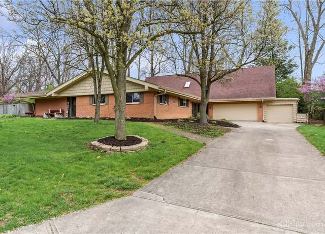 Property at 5262 Bittersweet Dr, Washington Twp, OH 45429, 4 beds, 3.5 baths