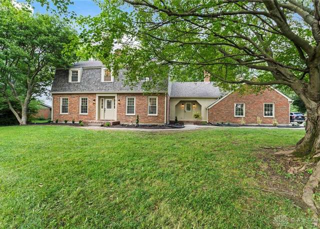 Property at 3872 Greenbriar Dr, Fairborn, OH 45324, 4 beds, 3 baths
