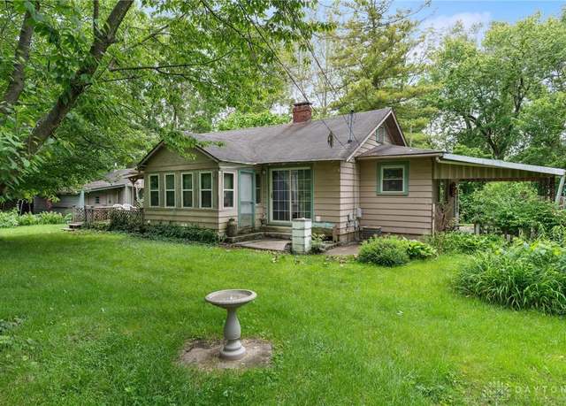 Property at 3901 Roslyn Ave, Kettering, OH 45429, 2 beds, 1 bath