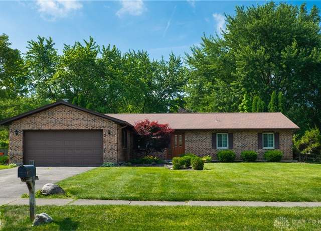 Property at 4425 E Entrada Dr, Beavercreek, OH 45431, 3 beds, 2 baths