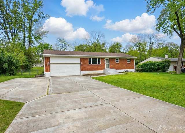 Property at 3700 Echo Hill Ln, Beavercreek, OH 45430, 3 beds, 2 baths
