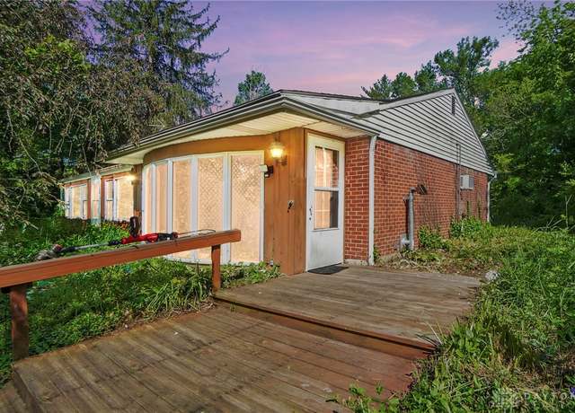 Property at 3620 Old Winchester Trl, Xenia, OH 45385, 3 beds, 2 baths