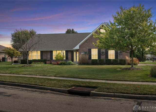 Property at 1270 Candlelite Ln, Fairborn, OH 45324, 3 beds, 2 baths