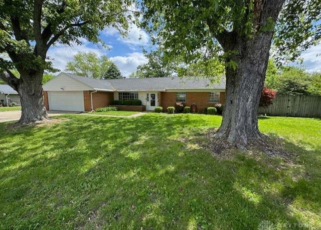 Property at 1231 Marwood Dr, Piqua, OH 45356, 3 beds, 2.5 baths