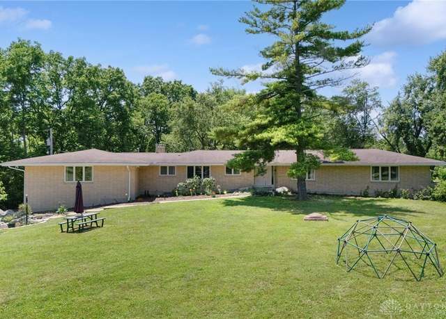 Property at 3291 Liberty Ellerton Rd, Dayton, OH 45417, 6 beds, 3 baths