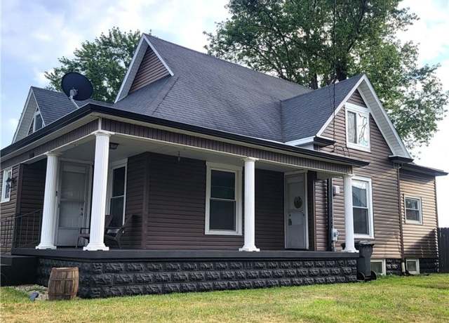 Property at 300 S Evans St, Saratoga, IN 47382, 3 beds, 1 bath
