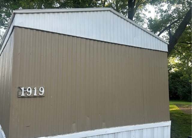 Property at 1919 Greenfield Dr, Middletown, OH 45044, 2 beds, 1 bath