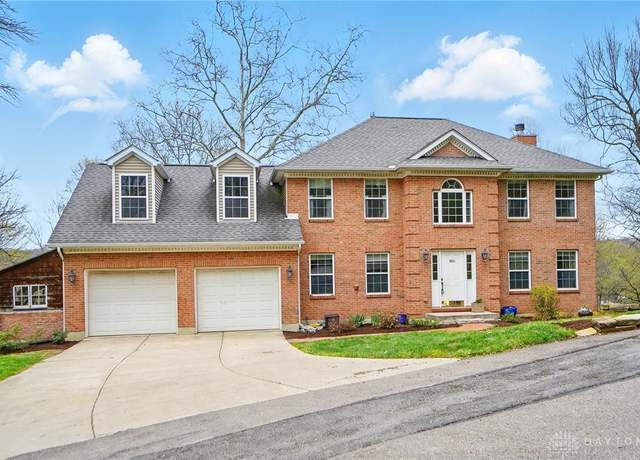 Property at 4100 Tam O Shanter Way, Kettering, OH 45429, 5 beds, 3.5 baths