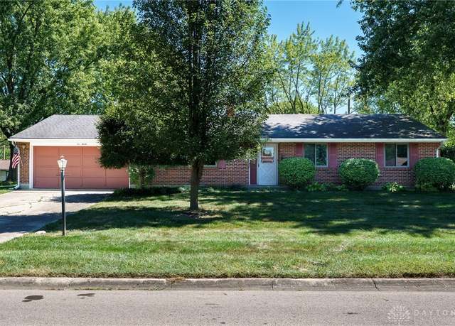 Property at 520 Vineland Trl, Beavercreek, OH 45430, 3 beds, 2 baths