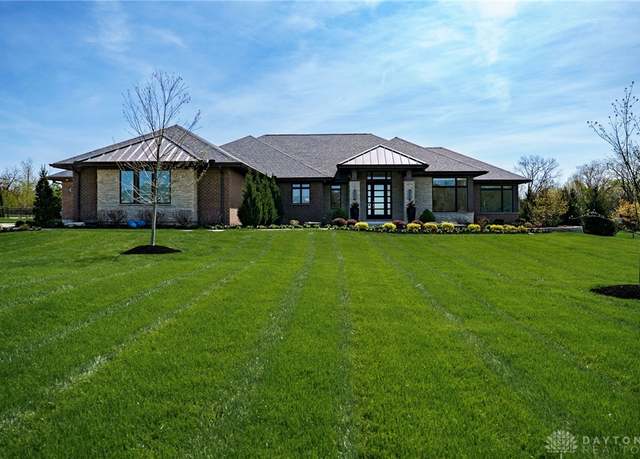 Property at 7952 Locust Grove Ct, Springboro, OH 45066, 3 beds, 3.5 baths