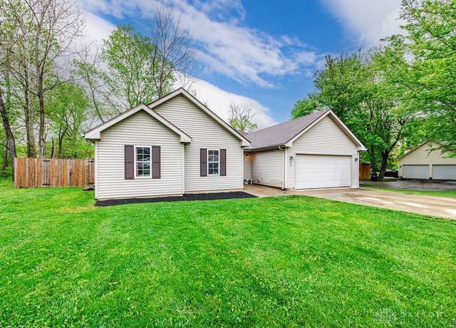 Property at 557 Lakengren Dr, Eaton, OH 45320, 3 beds, 2 baths