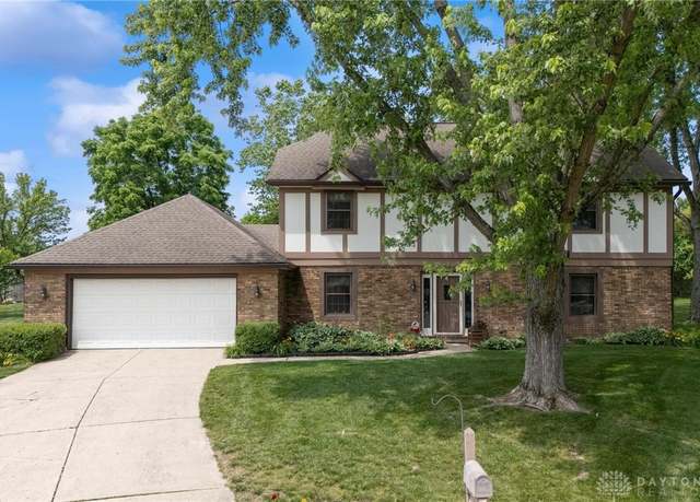 Property at 6520 Fallwood Cir, Englewood, OH 45322, 4 beds, 2.5 baths