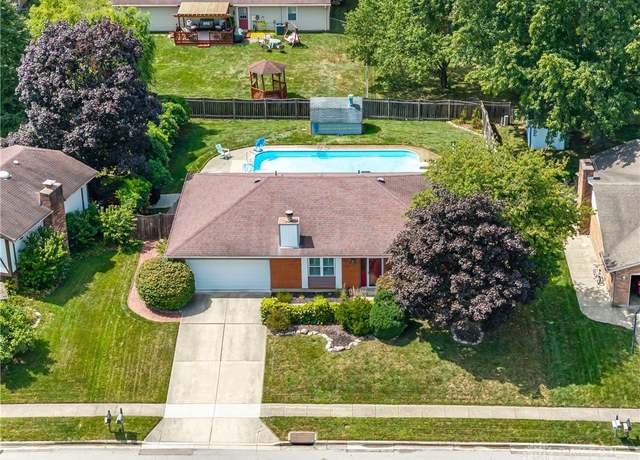 Property at 852 Sunset Dr, Englewood, OH 45322, 3 beds, 2 baths