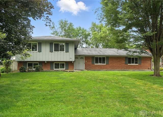 Property at 1360 Fenway Ct, Centerville, OH 45458, 4 beds, 3.5 baths