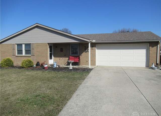 Property at 900 Manchester Dr, Greenville, OH 45331, 3 beds, 2 baths