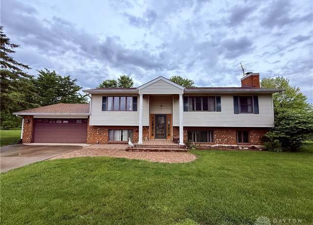 Property at 5778 Cedarwood Dr, Lewisburg, OH 45338, 4 beds, 3 baths