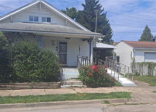 Property at 1009 Elm St, Springfield, OH 45503, 3 beds, 1.5 baths
