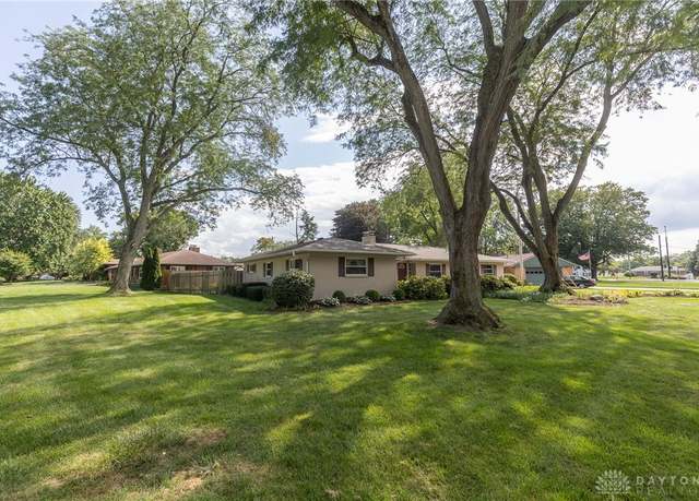 Property at 100 Laurelann Dr, Dayton, OH 45429, 2 beds, 2 baths