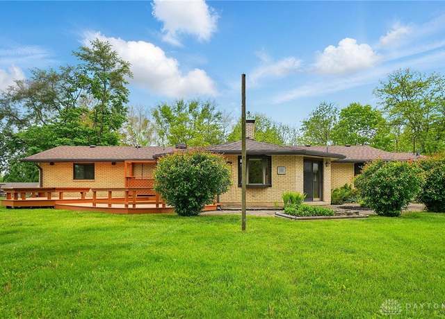 Property at 2314 Pine Knott Dr, Beavercreek, OH 45431, 3 beds, 2 baths