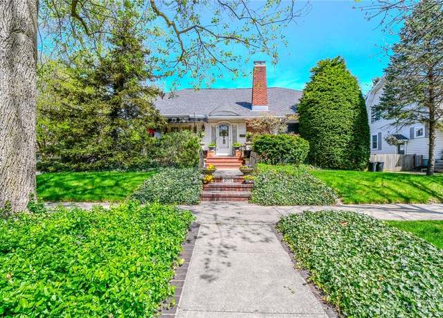 Property at 401 Hadley Ave, Dayton, OH 45419, 4 beds, 1.5 baths