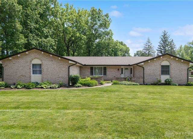 Property at 560 Roselake Dr, Centerville, OH 45458, 3 beds, 2.5 baths